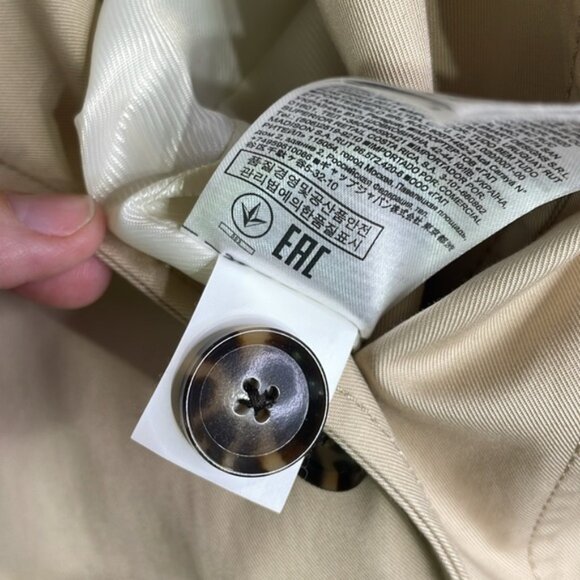 Banana republic classic tan trenchcoat - Picture 10 of 10